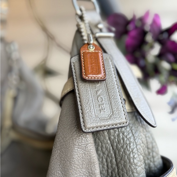 Coach Pinnacle Allie Hobo | 18665 | Rare Pinnacle Collection | 2 Hangtags | EUC - Picture 4 of 16